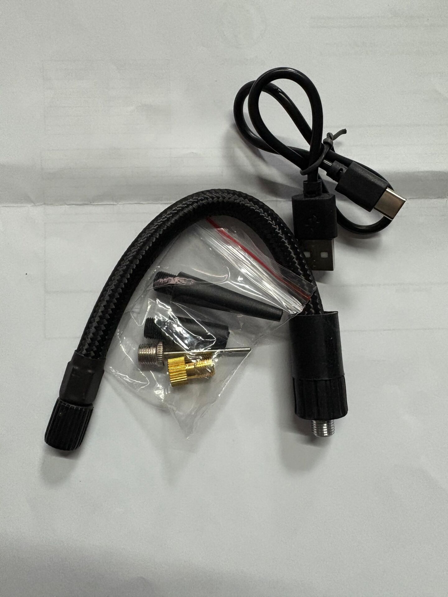 Dijital Ekranlı 2000 mAh Şarjlı Taşınabilir Oto Hava Kompresörü 4 Başlıklı Araç Lastik Top Şişirme Pompası