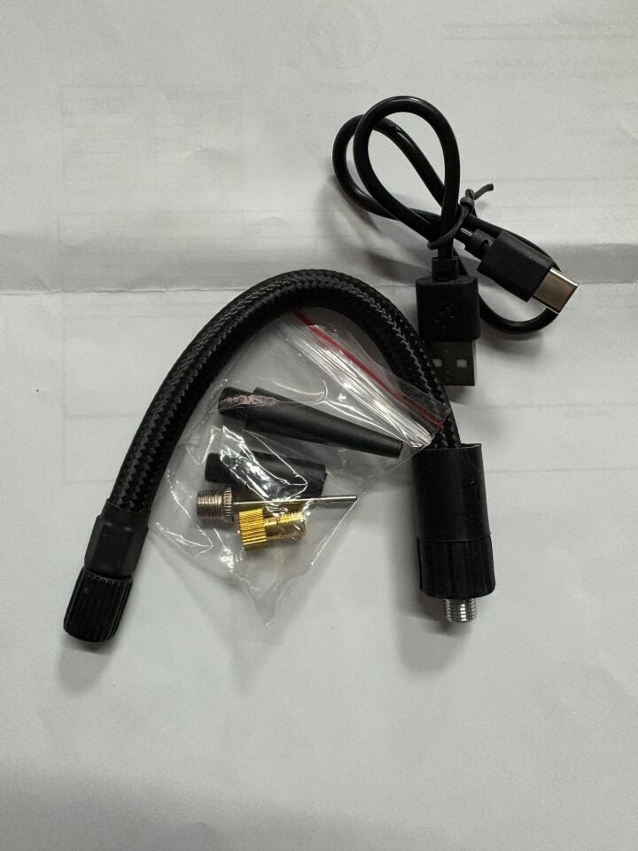 Dijital Ekranlı 2000 mAh Şarjlı Taşınabilir Oto Hava Kompresörü 4 Başlıklı Araç Lastik Top Şişirme Pompası